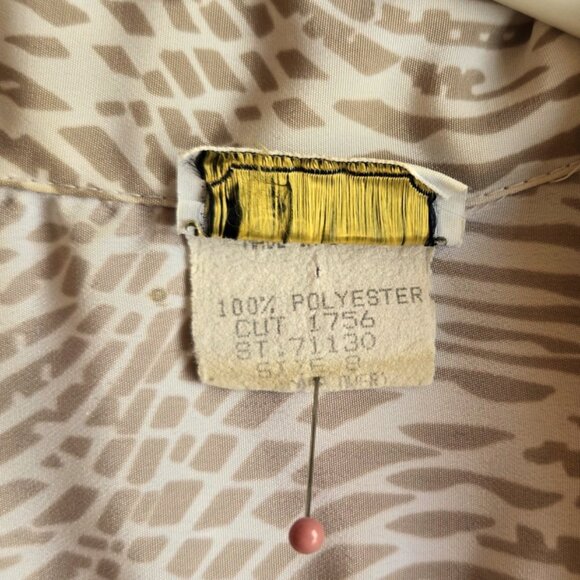 Cover Story Button Down Blouse, Taupe/White Swiggle, Excel. Condition Women's 8 - Picture 6 of 6